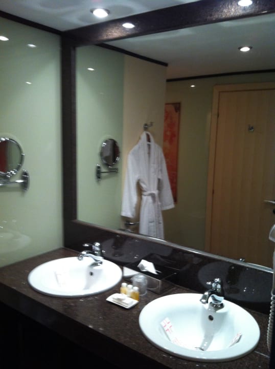 Badezimmer DoubleTree by Hilton Hotel Cluj - City Plaza