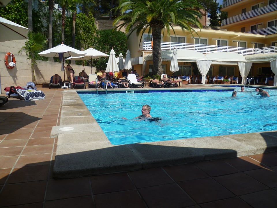Am Pool Roc Oberoy