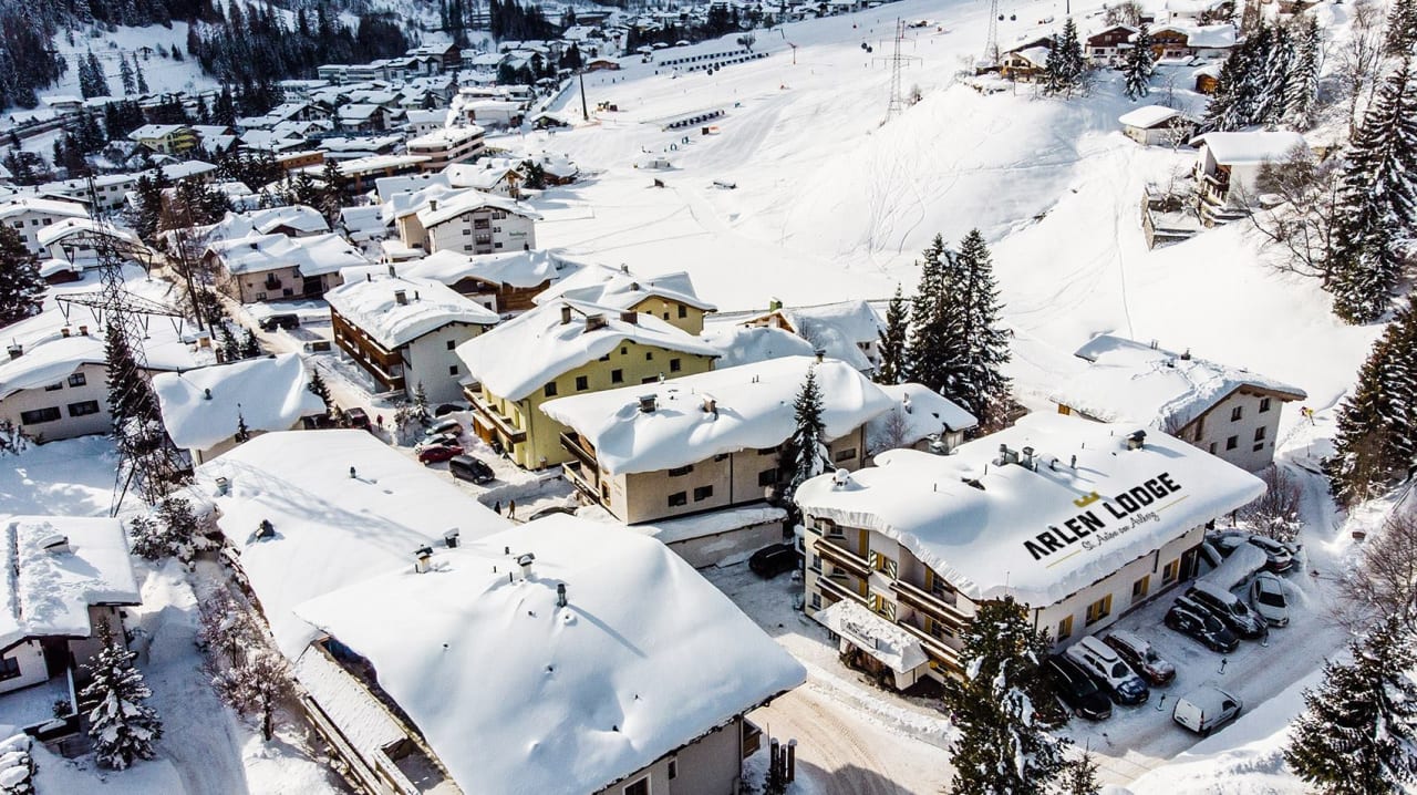 Außenansicht Arlen Lodge