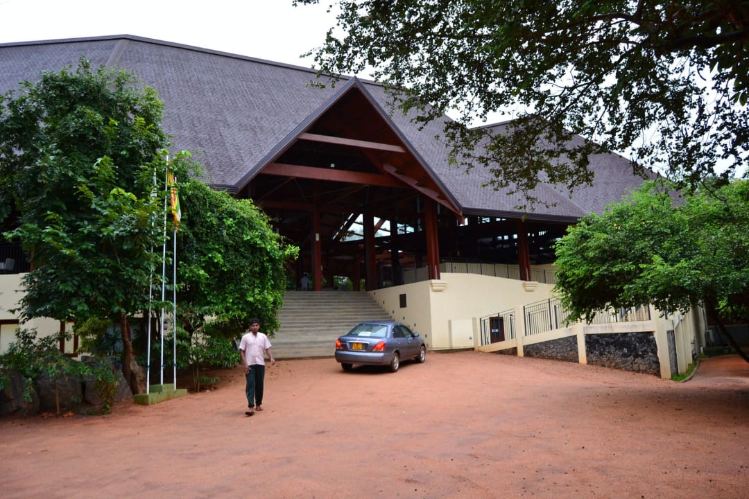 Zugang vom Hauptgebäude Occidental Paradise Dambulla