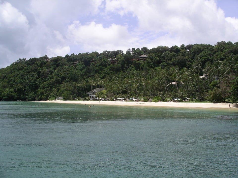 Der Strand vom Bootssteg aus gesehen Cape Panwa Hotel