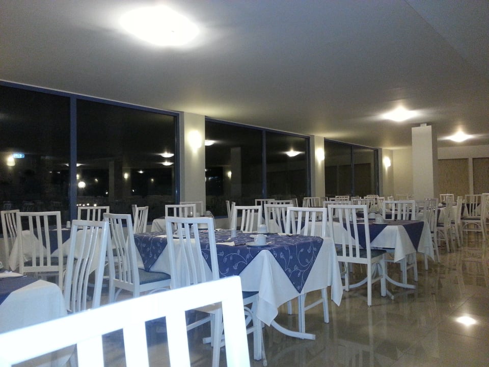 Das Restaurant kurz vor dem Feierabend Aeolos Beach Hotel