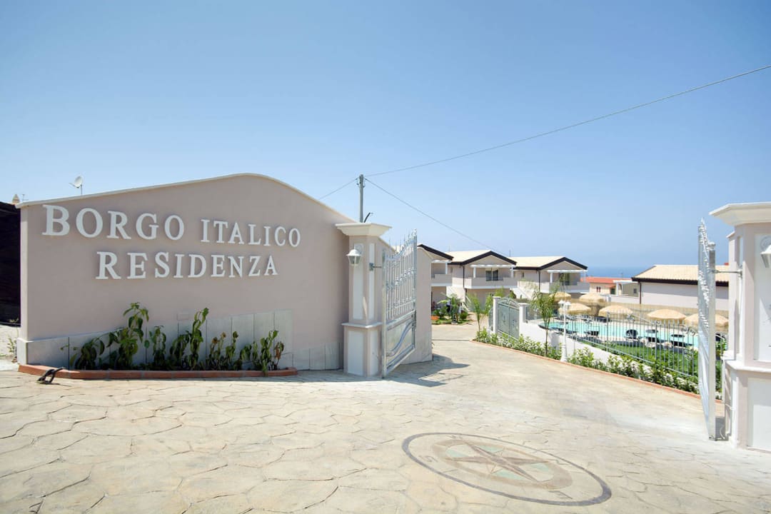 Ingresso Valentour Residenza Borgo Italico
