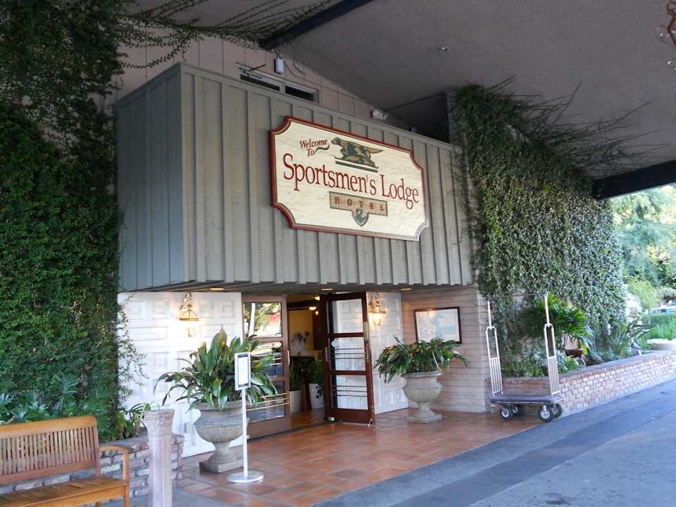 Eingang Hotel Sportsmens Lodge
