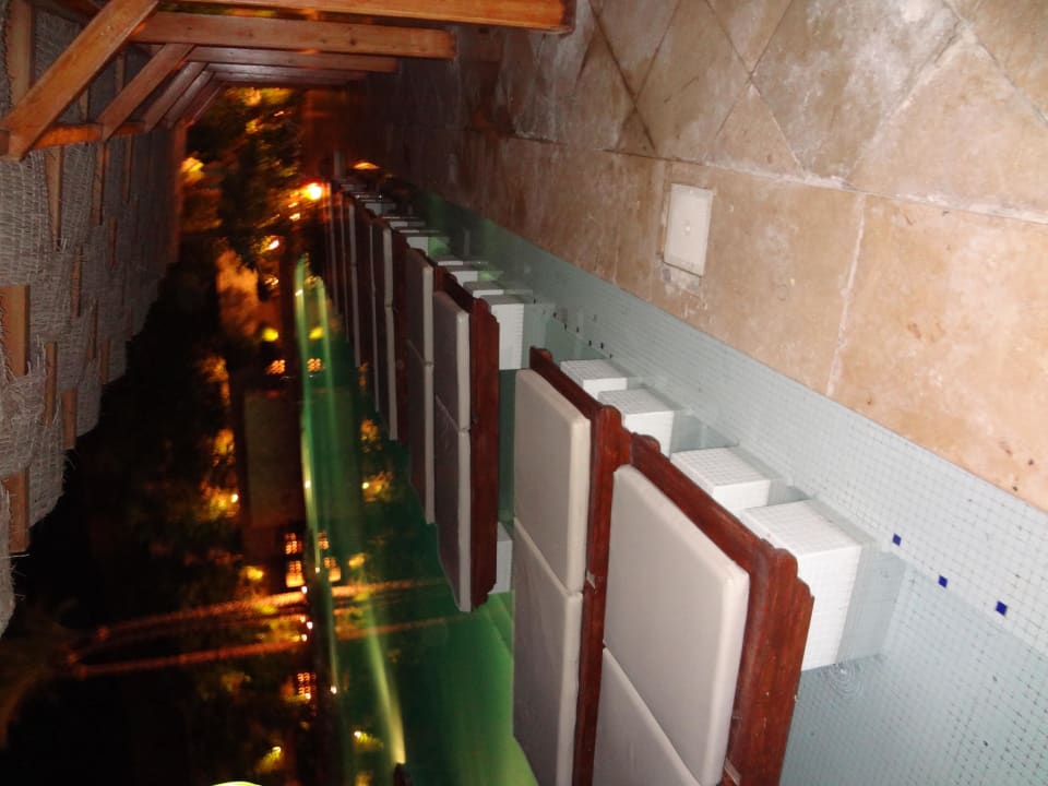 Pool mit Liegen The Grand Hotel Sharm El Sheikh