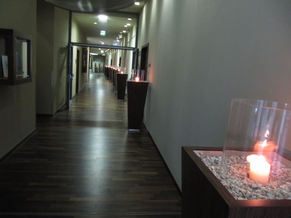 Durchgang im EG St. Martins Therme & Lodge Hotel