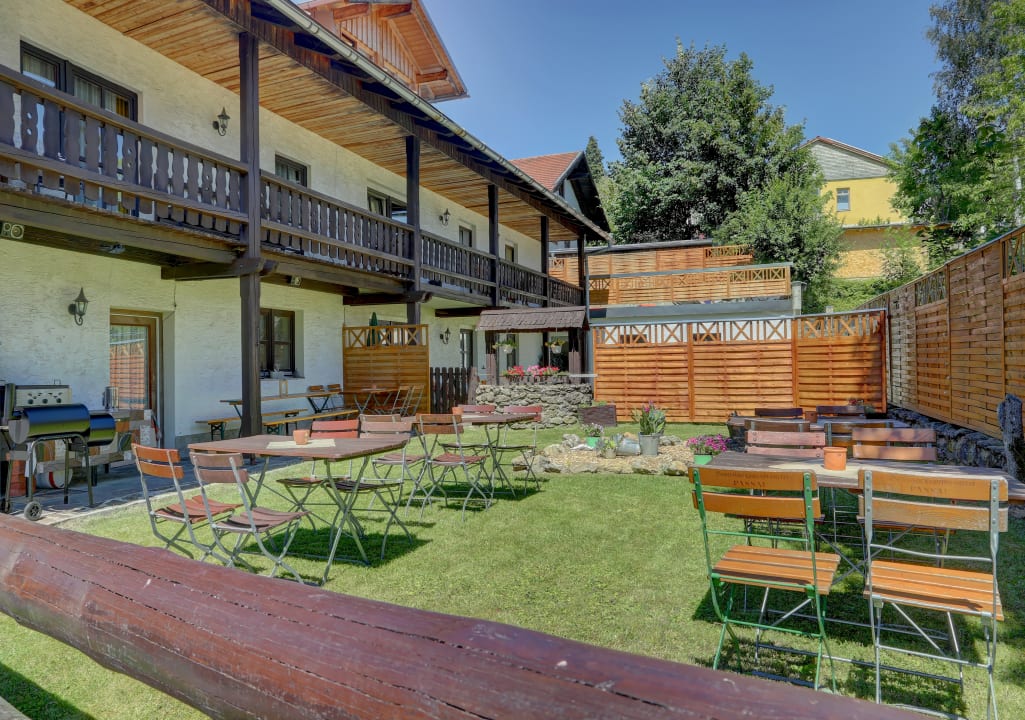Gartenanlage Ferienhof Landhaus Guglhupf