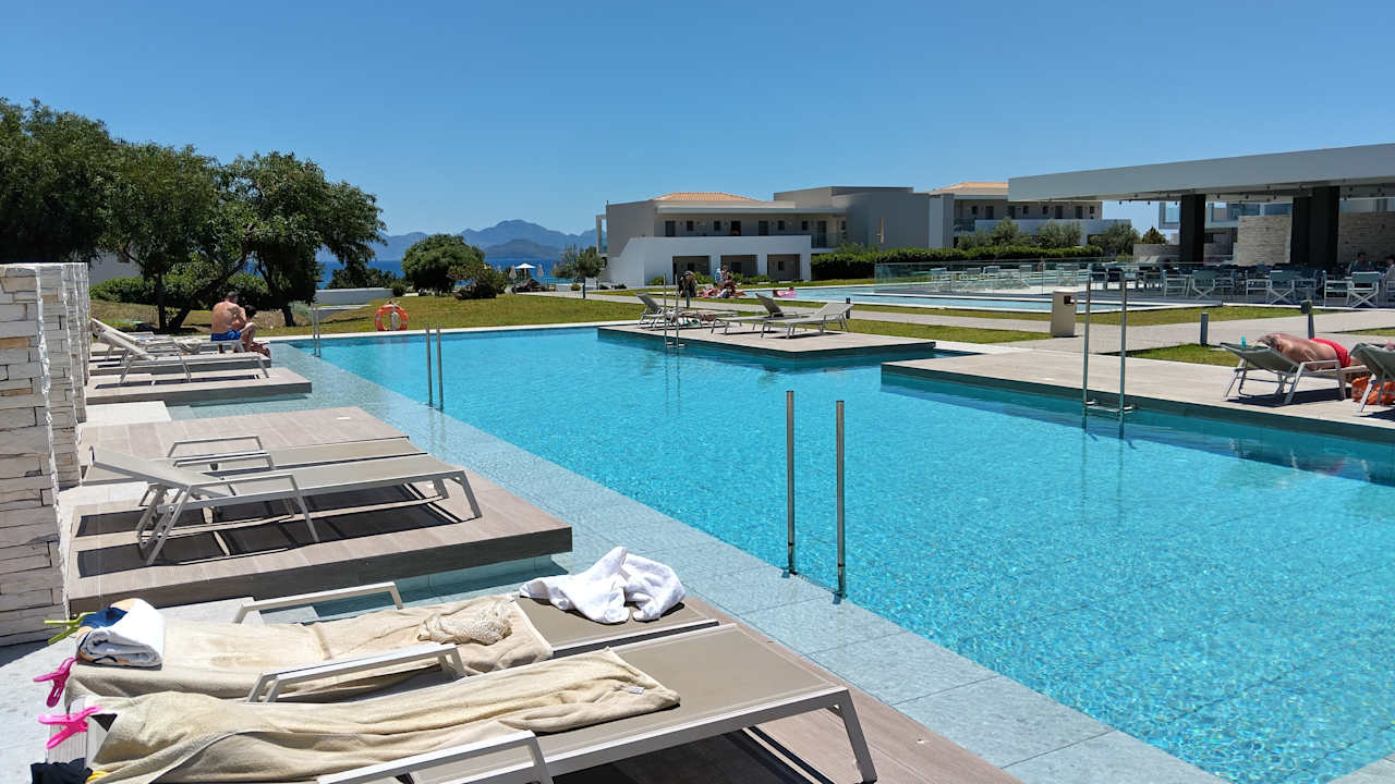 Pool Porto Bello Royal