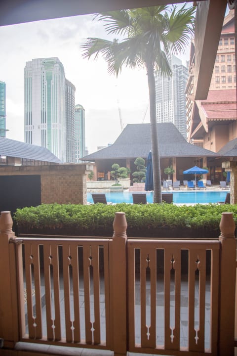 Blick vom Zimmer zum Pool Royale Chulan Hotels and Resorts