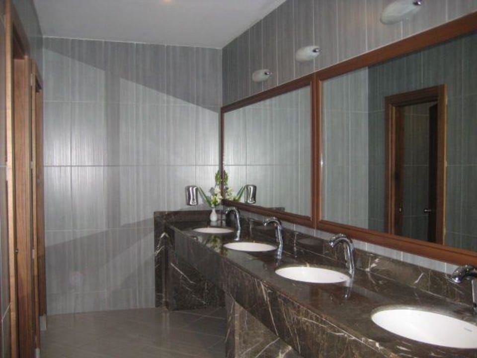 Toilette im Erdgeschoss (Rezeptionsbereich) Saturn Palace Resort Hotel