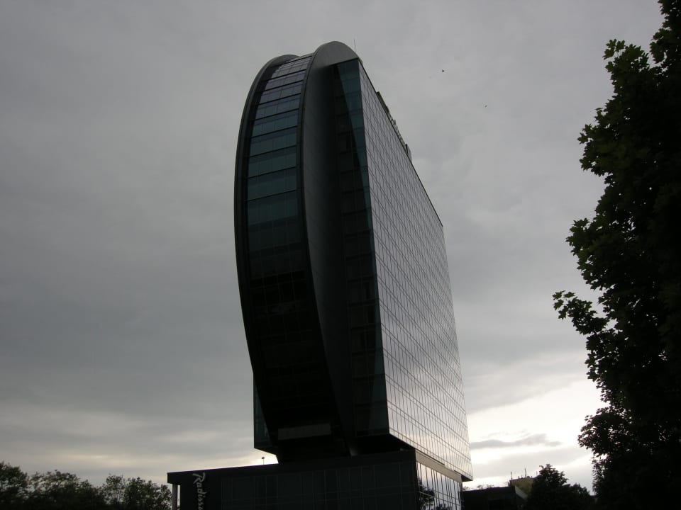Hotel von Außen Radisson Blu Hotel Frankfurt