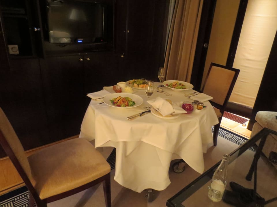 Zimmerservice  Hotel Adlon Kempinski Berlin