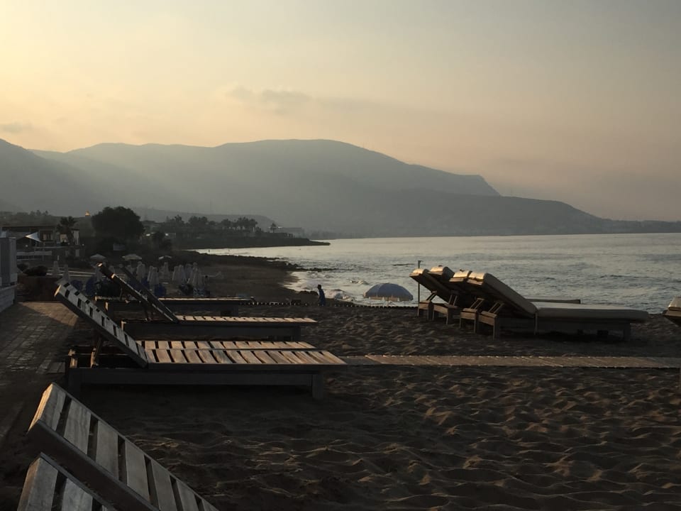 Strand Hotel Meropi