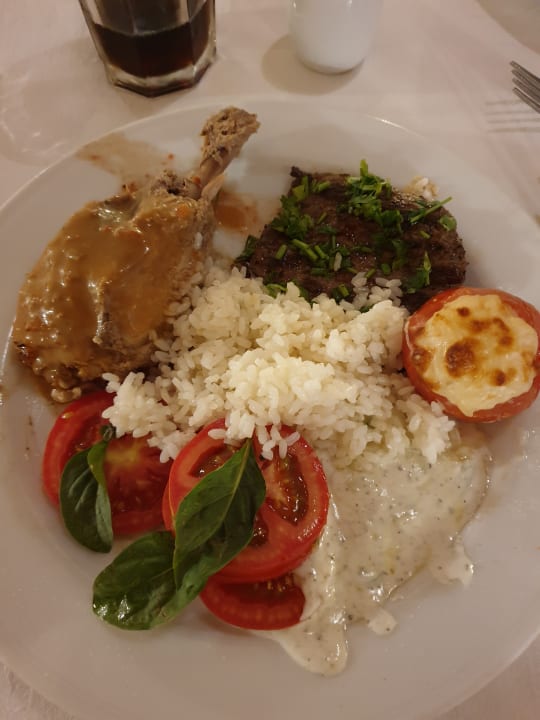 Gastro Rohanou Beach Resort