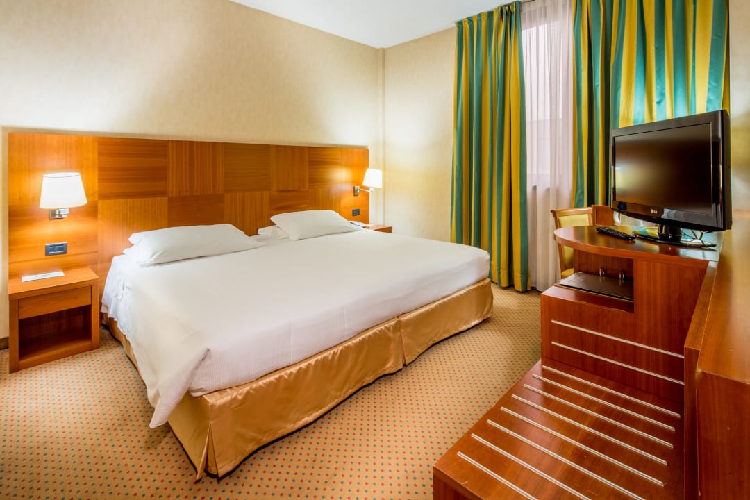 Zimmer Best Western Hotel Cavalieri Della Corona