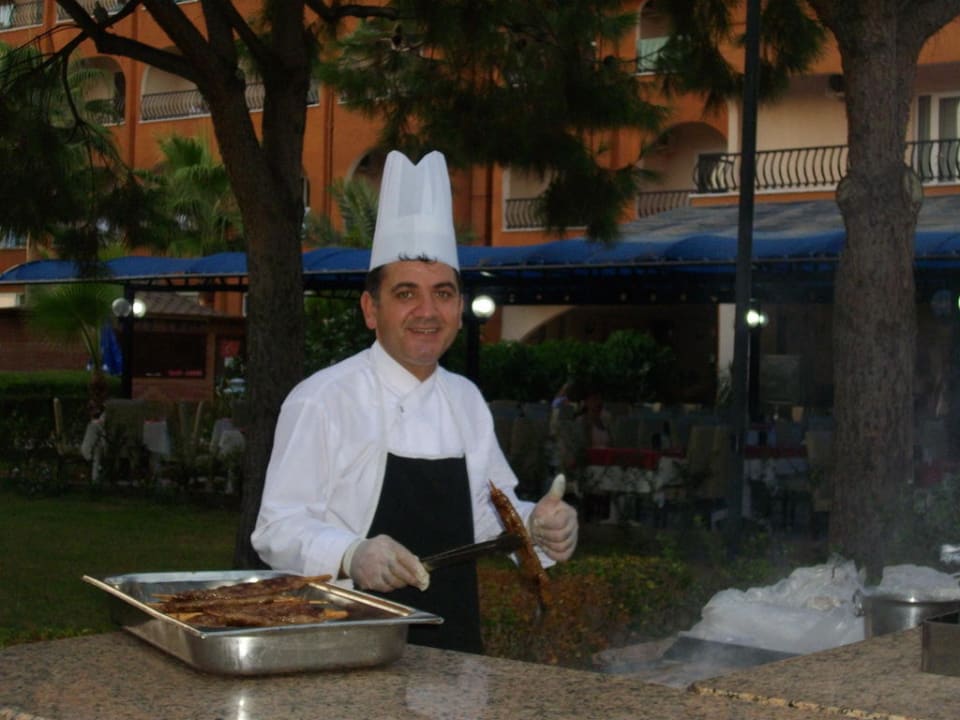 Unser Grill-Spezialist Club Turtas Beach Hotel