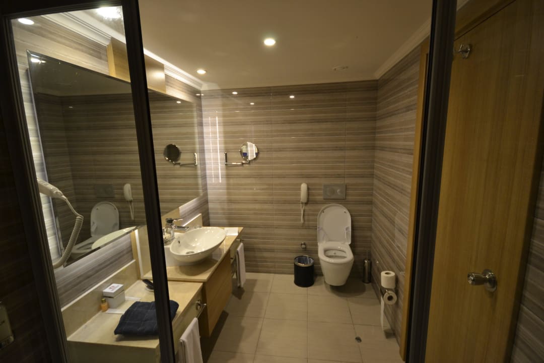 Aus der Dusche fotografiert Hotel Delphin Imperial