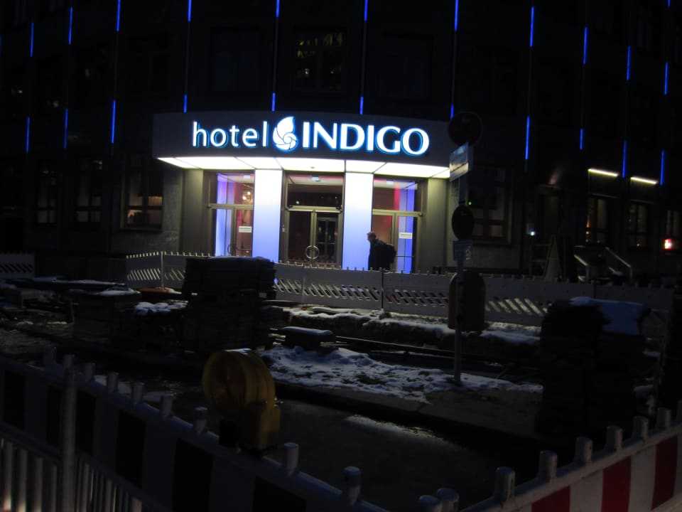 Außenansicht bei Nacht mit Baustelle (17.03.2013) Hotel Indigo Berlin - Ku'damm