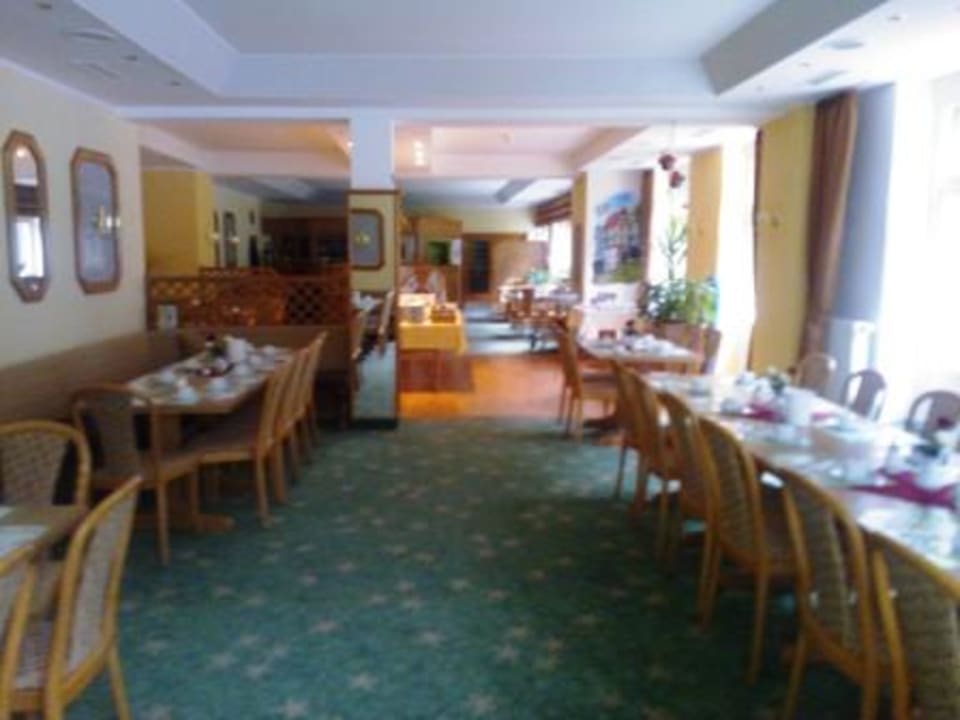 Hell und freundliches Restaurant Waldhotel Linzmühle