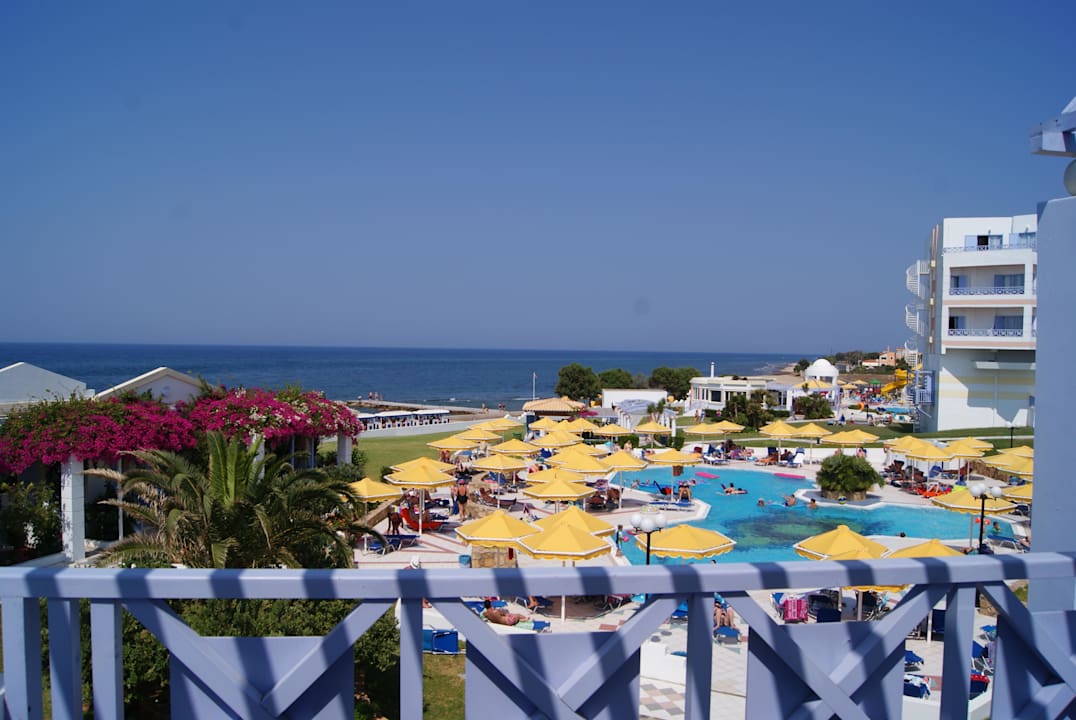 Meer und Poolanlage Hotel Serita Beach
