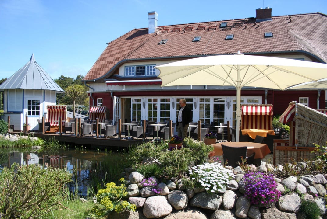 Terrasse mit Fischteich Hotel Fürst Jaromar
