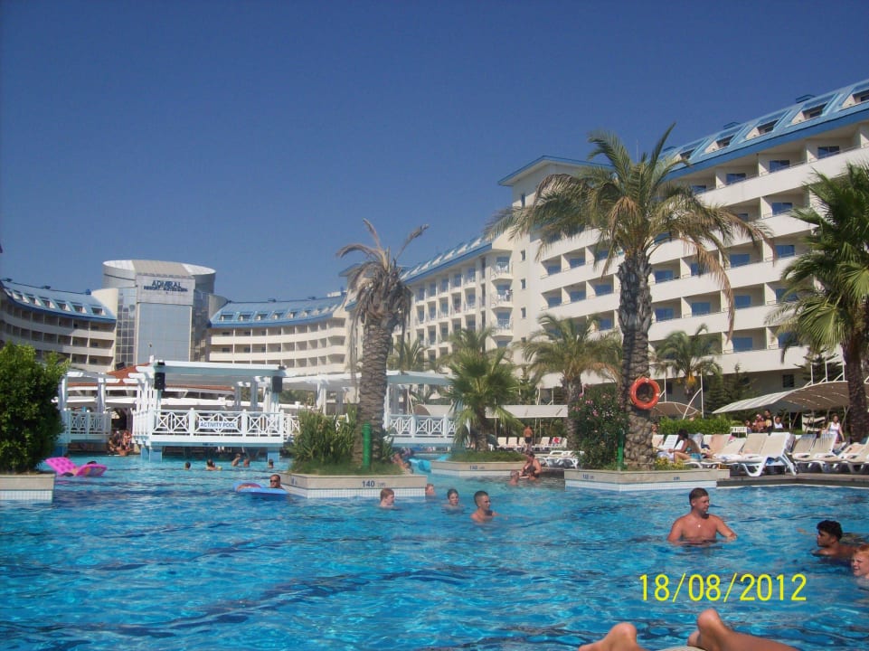 Poolanlage Crystal Admiral