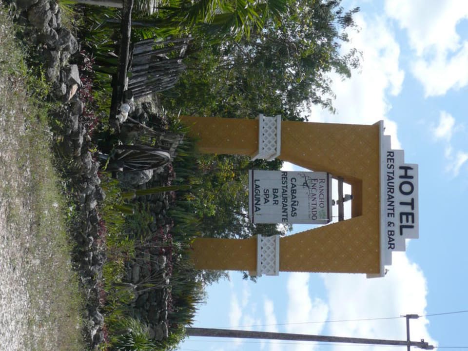 Einfahrt zur Anlage Rancho Encantado Eco Resort & Spa