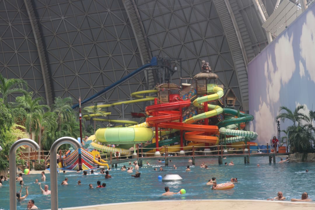 Pool Tropical Islands Resort