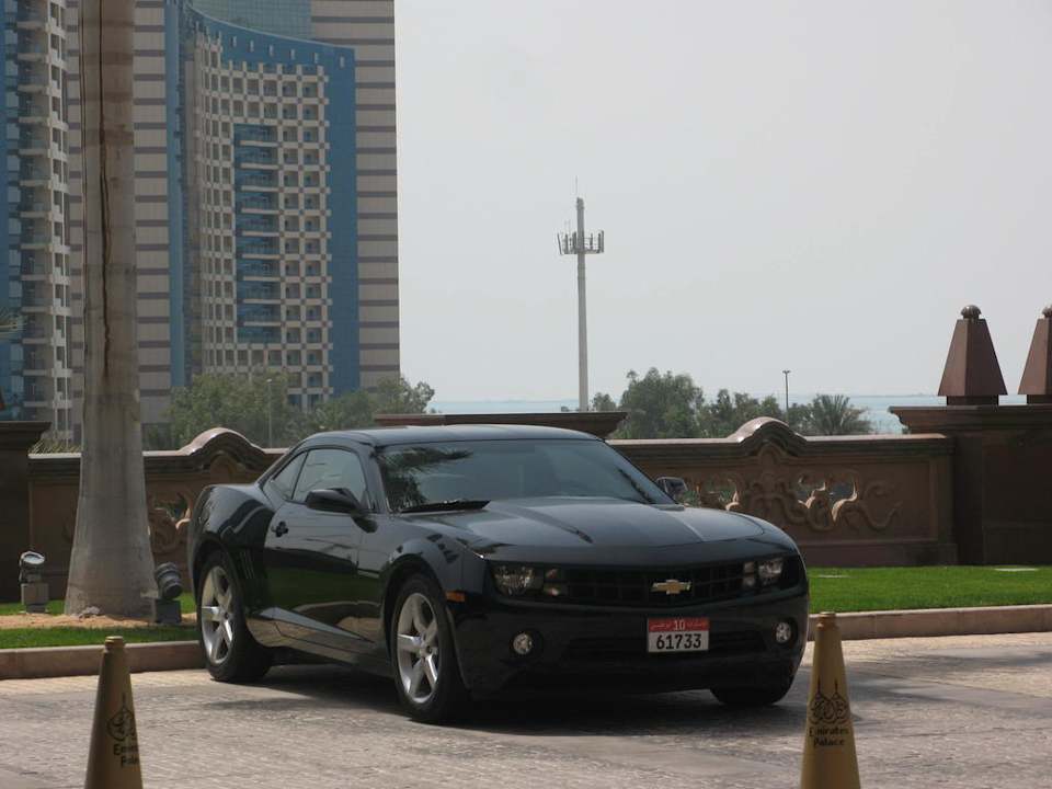 Die teuersten Autos stehen auf Deck Emirates Palace Mandarin Oriental