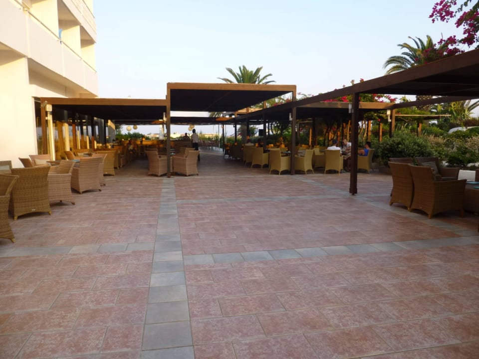 Hier gab es am Abend nette Shows Hara Nissi Beach