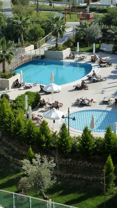 Ausblick zur rechten Poolseite Commodore Elite Suites & Spa - Adults only