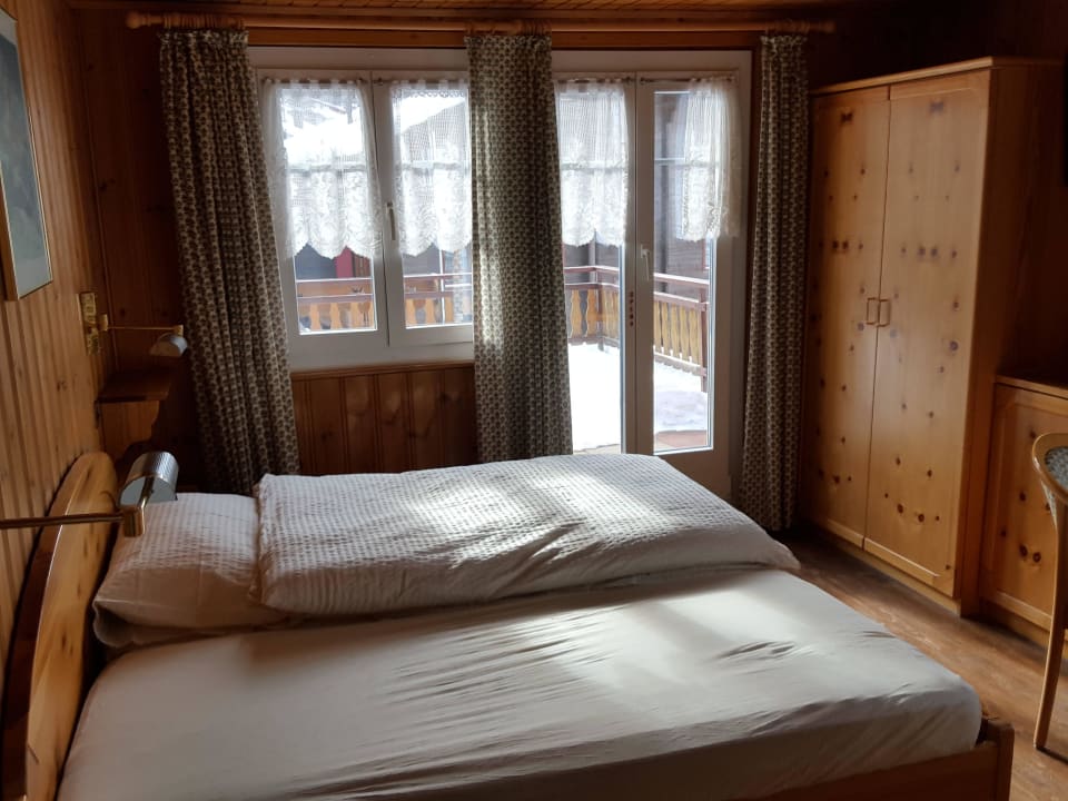 Großzügiges gemütliches Doppelzimmer mit Matterhor Hotel Capricorn