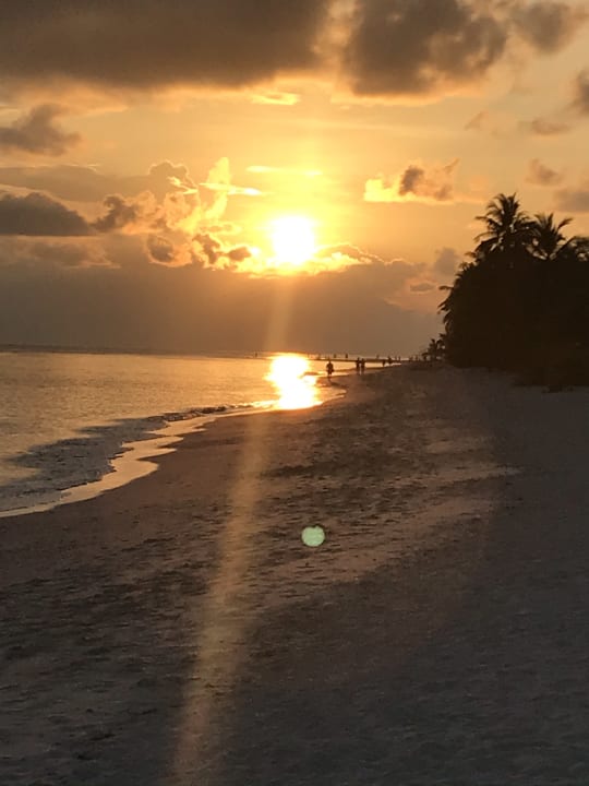Strand Kuredu Island Resort & Spa