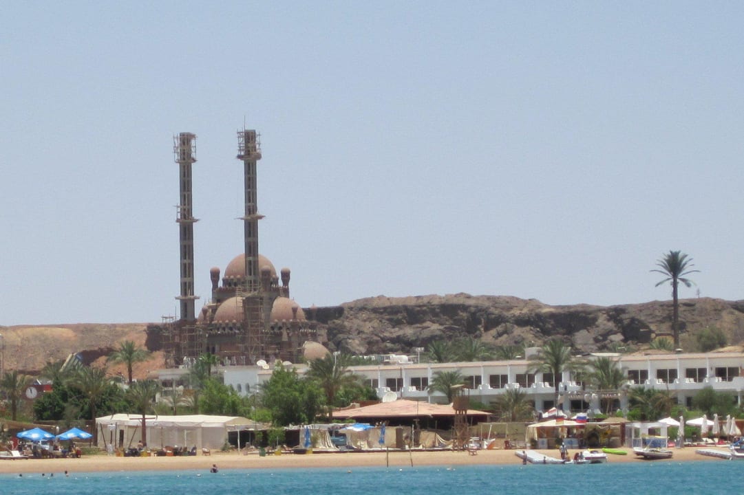 Widok z plaży Terrazina Hotel Falcon Hills