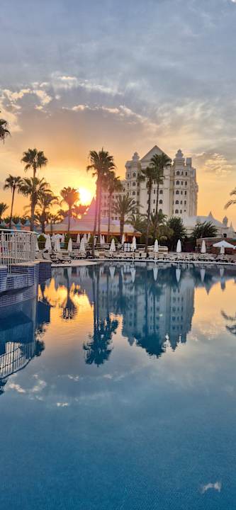 Pool Kamelya Aishen Club