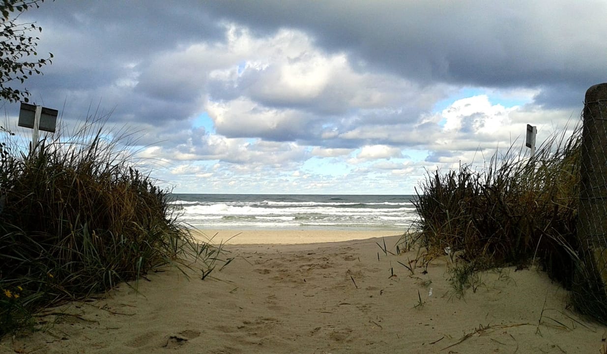 Jedno z przejsc przez wydmy na plaze Hotel Maxim