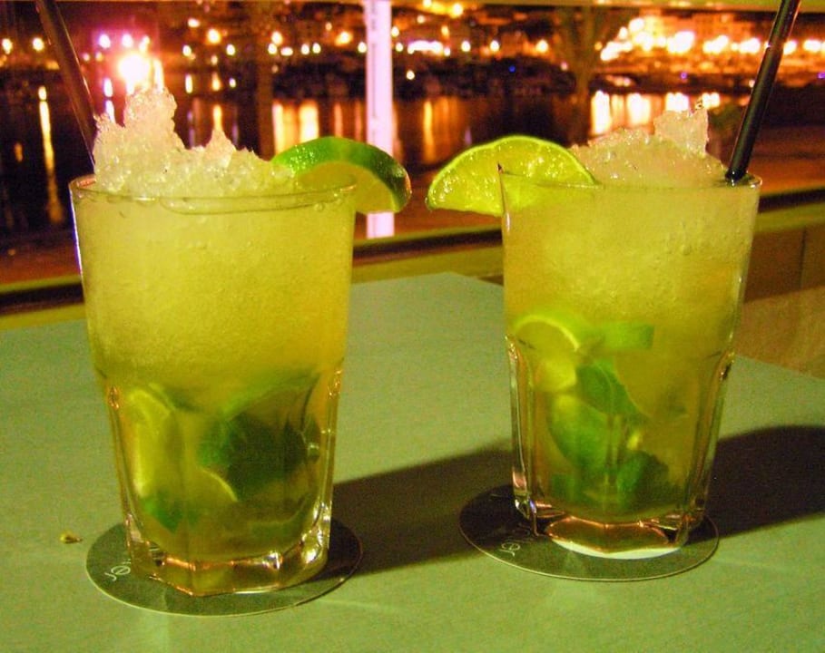 Caipirinha abends am Pool Hotel Eden Soller
