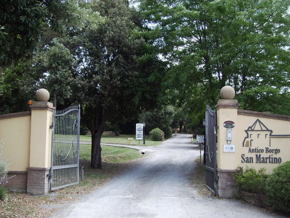Einfahrt San Martino Hotel & Resort