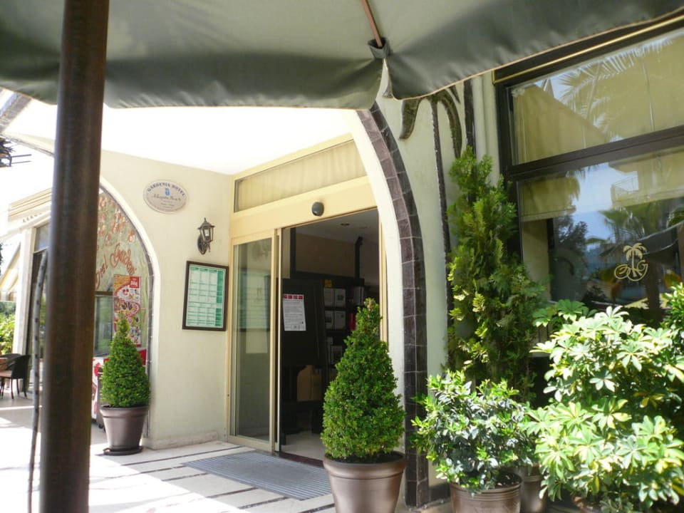 Hoteleingang Gardenia Hotel