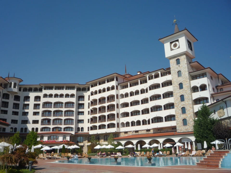 Hotel vom Pool aus fotografiert Helena Sands