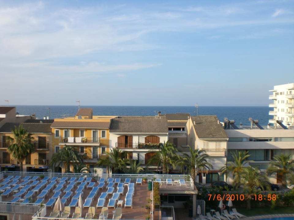 Blick auf Sonnenterrasse Caprice Janeiro Hotel & Spa