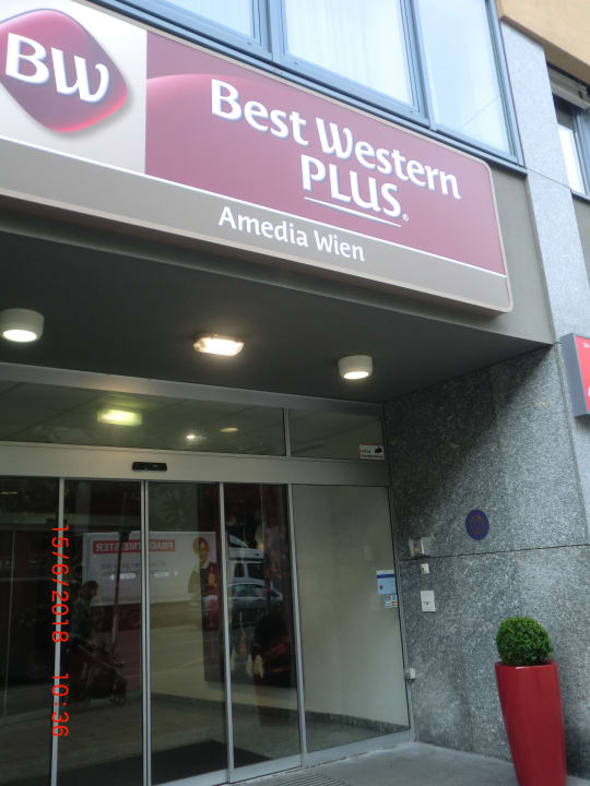 Eingang Best Western Plus Amedia Wien