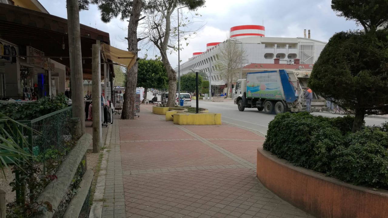 Vor dem Hotel Kilikya Palace Göynük