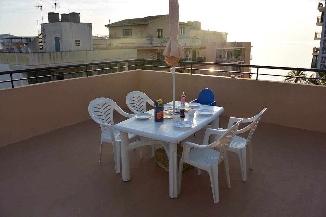 Frühstück auf der Dachterrasse Hostel Los Alamos