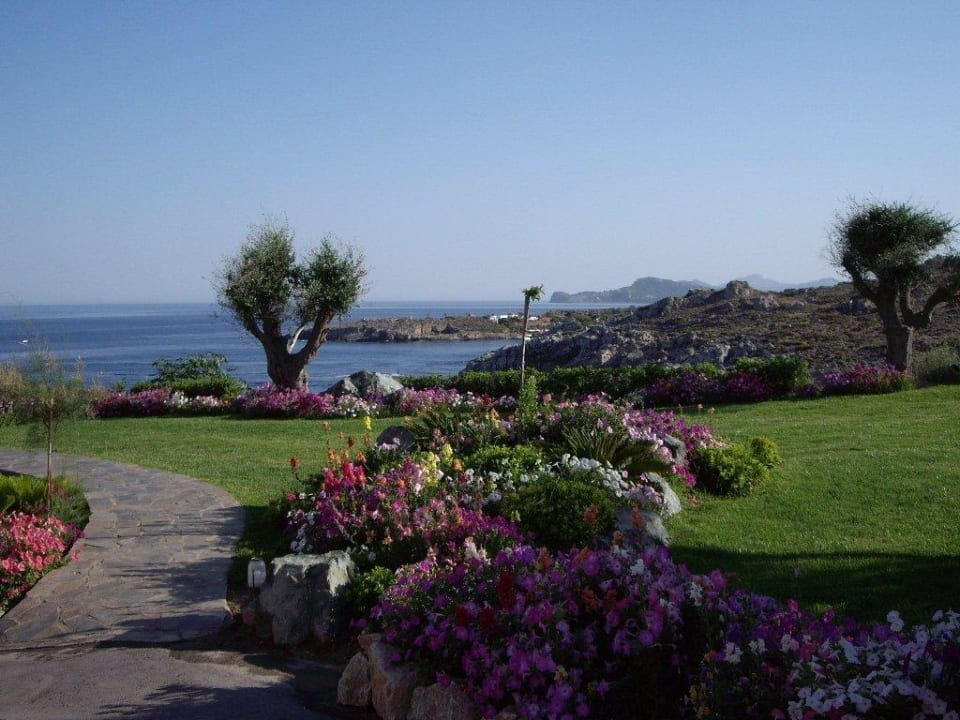 Auch Weg zum Strand - alles top angelegt Hotel Kalithea Horizon Royal