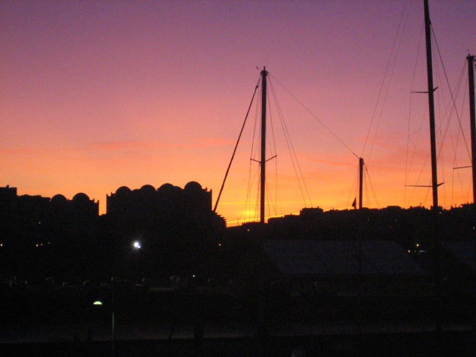Wieder ein toller Sonnenuntergang vom Zimmer aus NH Marina Portimão Resort