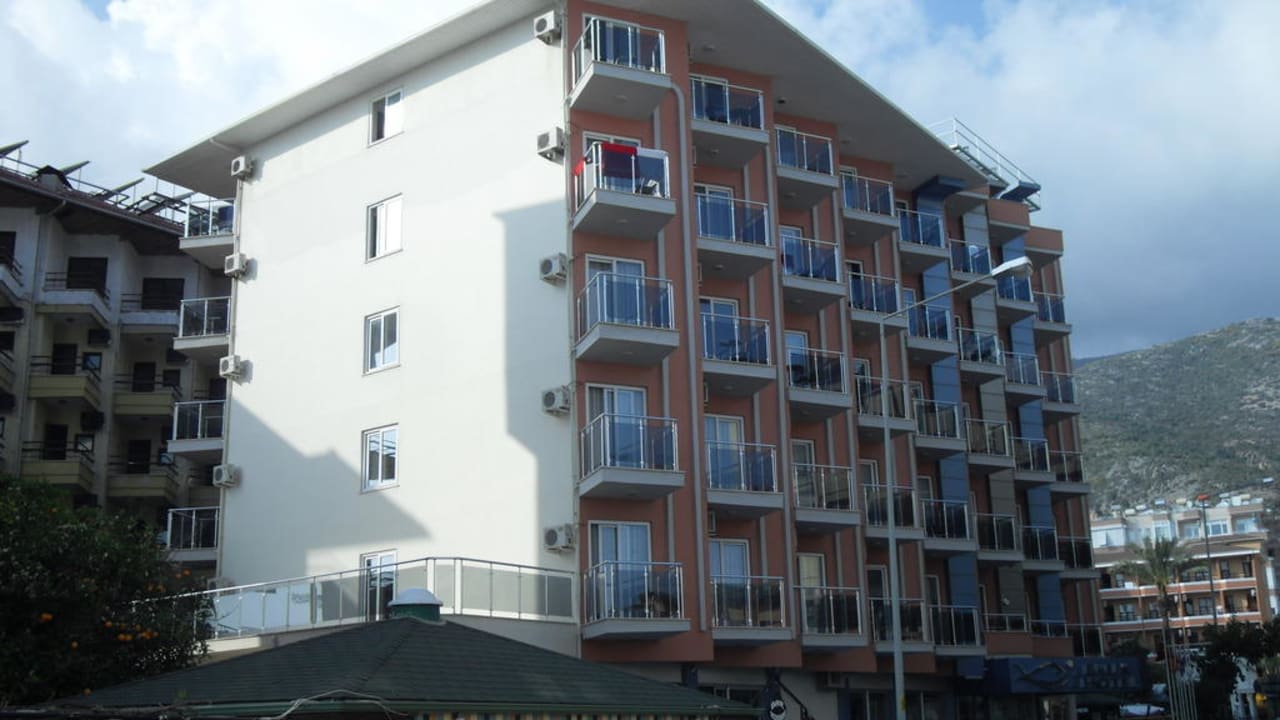 Straßenfront Kleopatra Balik