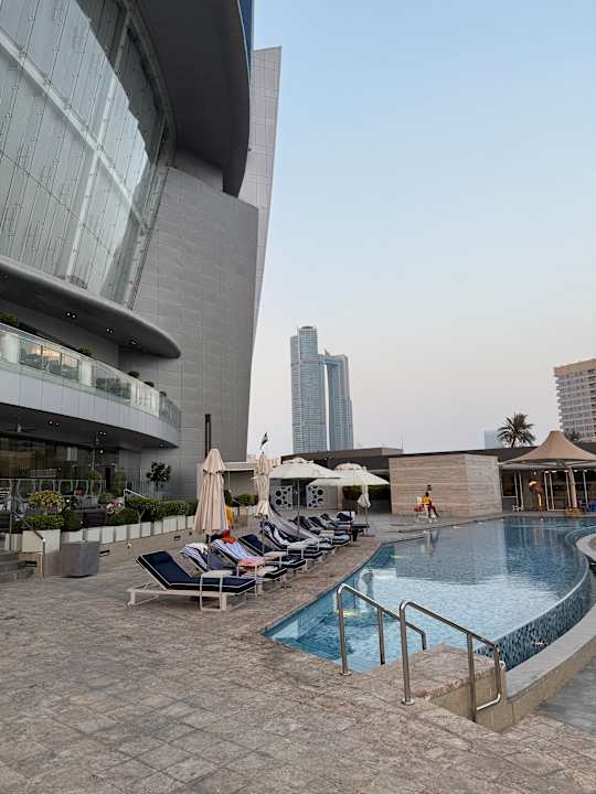 Pool Conrad Abu Dhabi Etihad Towers
