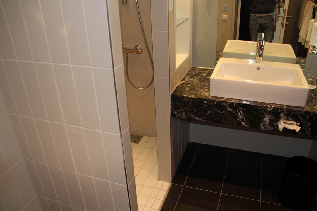 Bathroom Holiday Inn Berlin Airport - Conference Centre