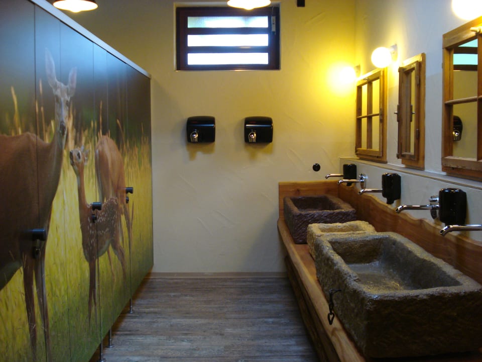 Der Waschraum für die Schäferwagen-Gäste Natur-Resort Tripsdrill